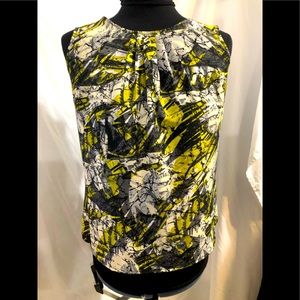 Christopher & Banks M top